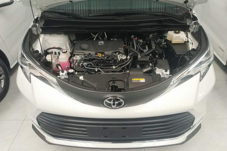 Used Toyota SIENNA 2024 2.5L Hybrid Comfort Edition Engine Bay