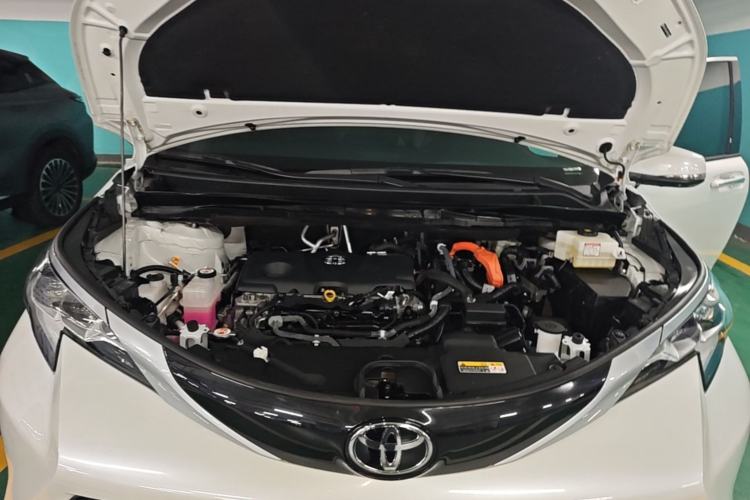 Used Toyota SIENNA 2024 2.5L Hybrid Four-Wheel Drive Prestige Edition Engine Bay