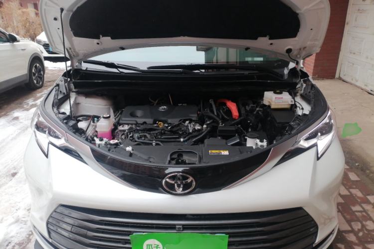 Used Toyota SIENNA 2024 2.5L Hybrid Four-Wheel Drive Prestige Edition Engine Bay