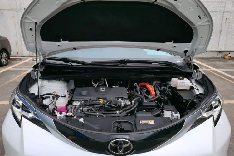 Used Toyota SIENNA 2024 2.5L Hybrid Four-Wheel Drive Prestige Edition Engine Bay