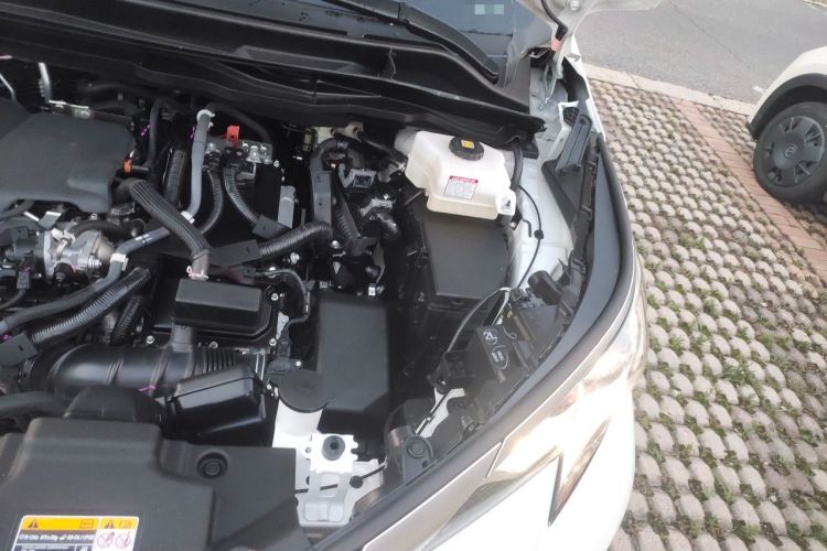 Used Toyota SIENNA 2024 2.5L Hybrid Luxury Edition Engine Bay Left