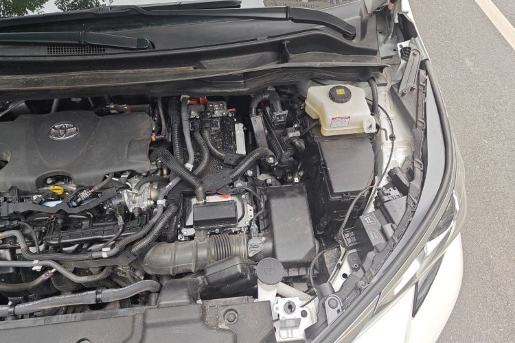 Used Toyota SIENNA 2024 2.5L Hybrid Comfort Edition Engine Bay Left