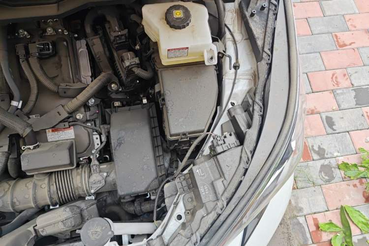 Used Toyota SIENNA 2024 2.5L Hybrid Comfort Edition Engine Bay Left