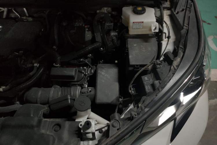 Used Toyota SIENNA 2024 2.5L Hybrid Comfort Edition Engine Bay Left