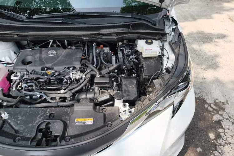 Used Toyota SIENNA 2024 2.5L Hybrid Comfort Edition Engine Bay Left