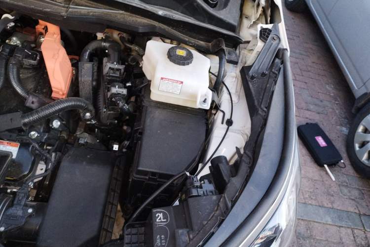 Used Toyota SIENNA 2024 2.5L Hybrid Four-Wheel Drive Prestige Edition Engine Bay Left
