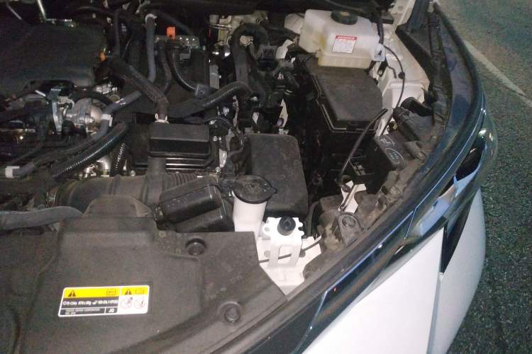 Used Toyota SIENNA 2024 2.5L Hybrid Comfort Edition Engine Bay Left