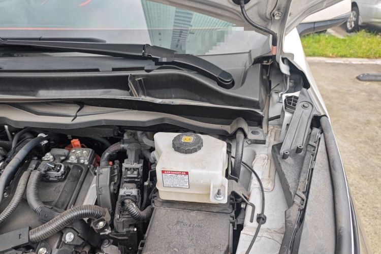Used Toyota SIENNA 2024 2.5L Hybrid Comfort Edition Engine Bay Left