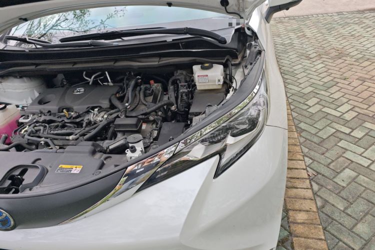 Used Toyota SIENNA 2024 2.5L Hybrid Comfort Edition Engine Bay Left
