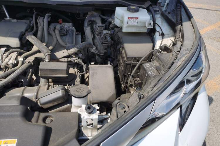 Used Toyota SIENNA 2024 2.5L Hybrid Luxury Edition Engine Bay Left