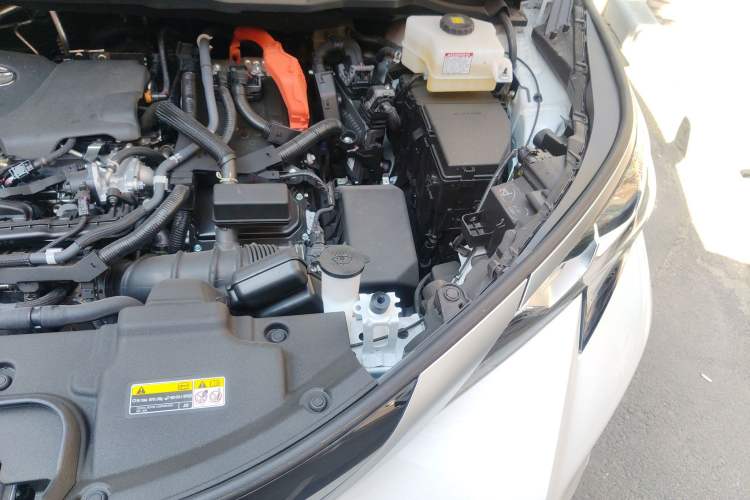 Used Toyota SIENNA 2024 2.5L Hybrid Four-Wheel Drive Prestige Edition Engine Bay Left