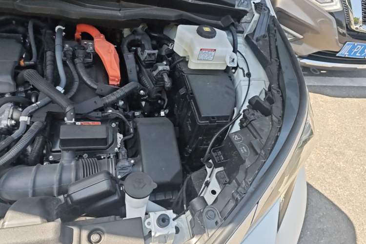 Used Toyota SIENNA 2024 2.5L Hybrid Four-Wheel Drive Prestige Edition Engine Bay Left
