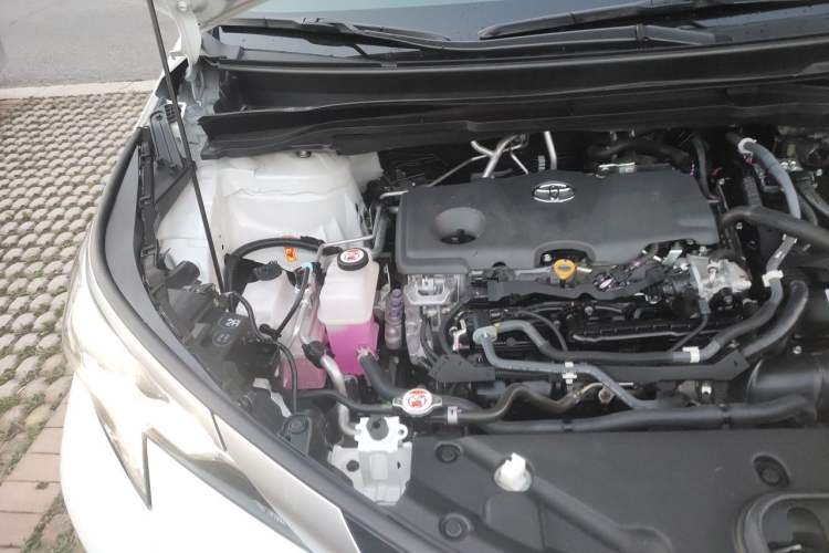 Used Toyota SIENNA 2024 2.5L Hybrid Luxury Edition Engine Bay Right