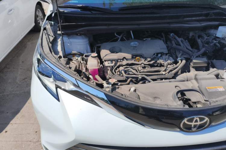 Used Toyota SIENNA 2024 2.5L Hybrid Comfort Edition Engine Bay Right