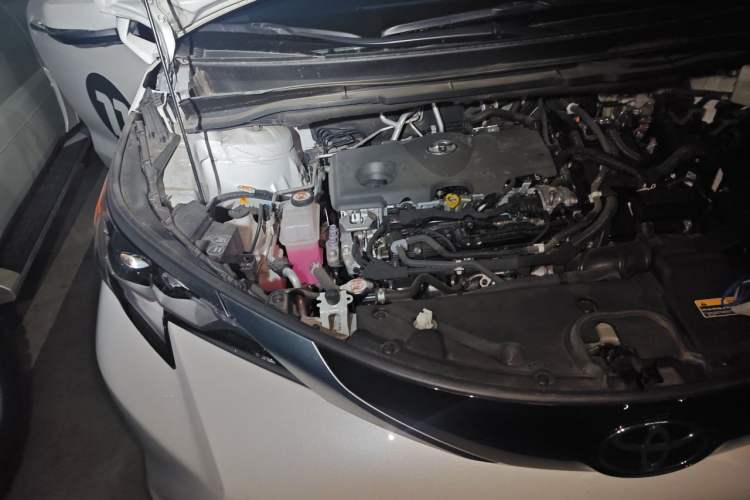 Used Toyota SIENNA 2024 2.5L Hybrid Platinum Edition Engine Bay Right