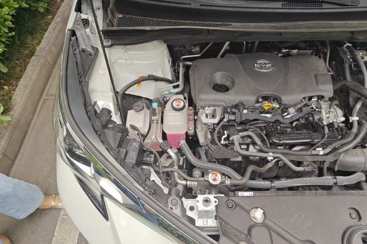 Used Toyota SIENNA 2024 2.5L Hybrid Comfort Edition Engine Bay Right