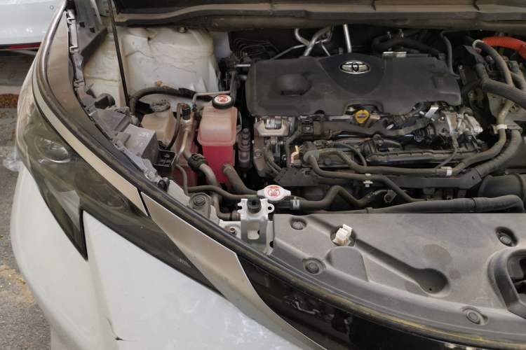 Used Toyota SIENNA 2024 2.5L Hybrid Four-Wheel Drive Prestige Edition Engine Bay Right