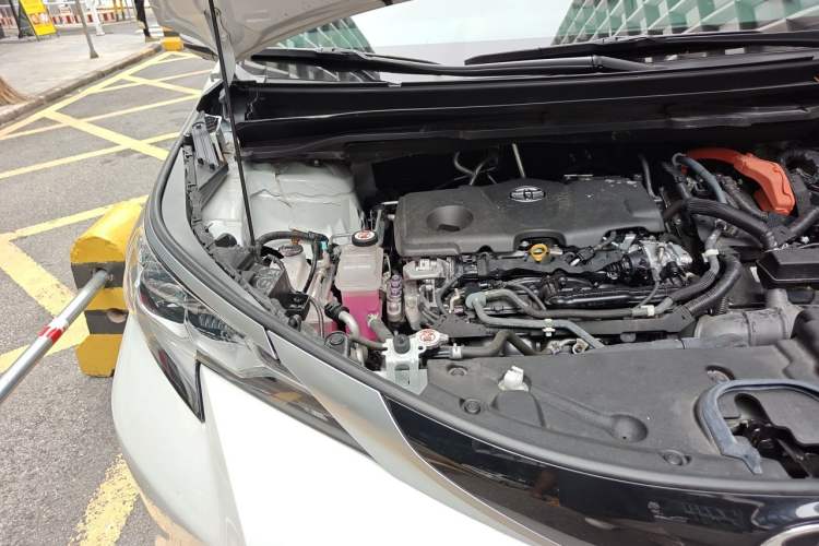 Used Toyota SIENNA 2024 2.5L Hybrid Four-Wheel Drive Prestige Edition Engine Bay Right