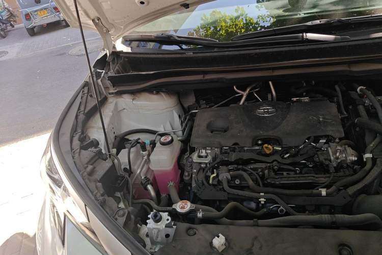 Used Toyota SIENNA 2024 2.5L Hybrid Luxury Edition Engine Bay Right