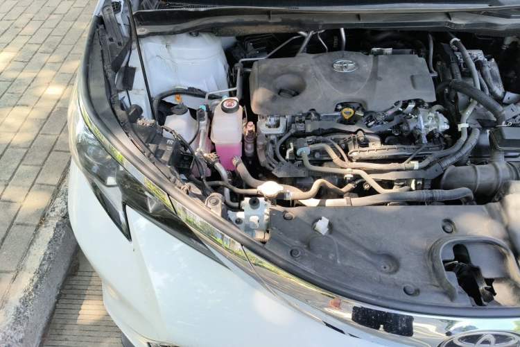 Used Toyota SIENNA 2024 2.5L Hybrid Comfort Edition Engine Bay Right