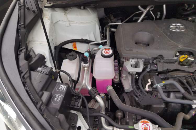 Used Toyota SIENNA 2024 2.5L Hybrid Four-Wheel Drive Luxury Edition Engine Bay Right