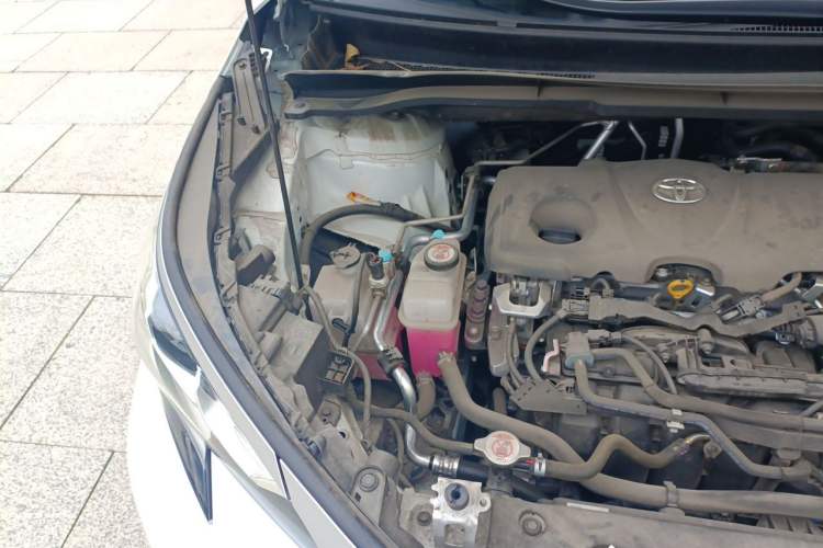 Used Toyota SIENNA 2024 2.5L Hybrid Four-Wheel Drive Luxury Edition Engine Bay Right