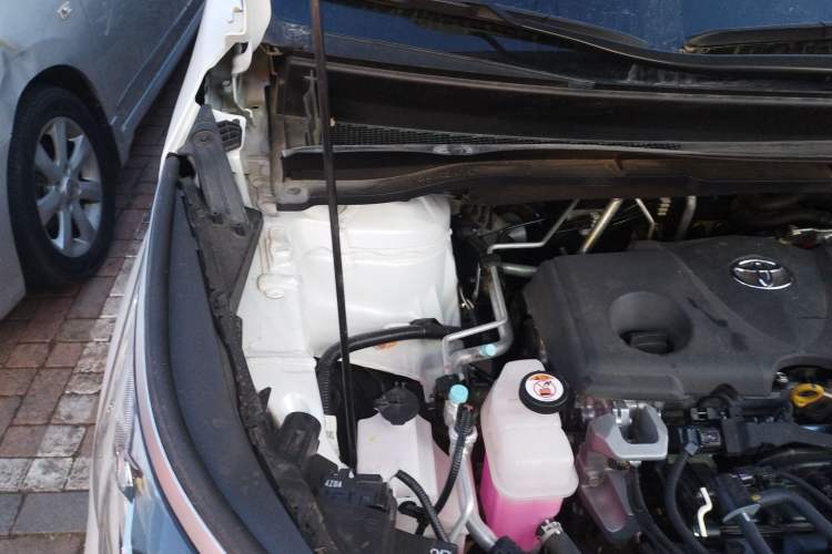 Used Toyota SIENNA 2024 2.5L Hybrid Four-Wheel Drive Prestige Edition Engine Bay Right