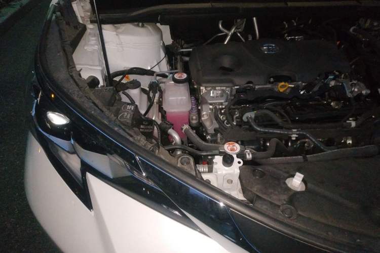 Used Toyota SIENNA 2024 2.5L Hybrid Comfort Edition Engine Bay Right