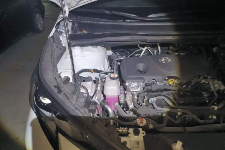 Used Toyota SIENNA 2024 2.5L Hybrid Comfort Edition Engine Bay Right