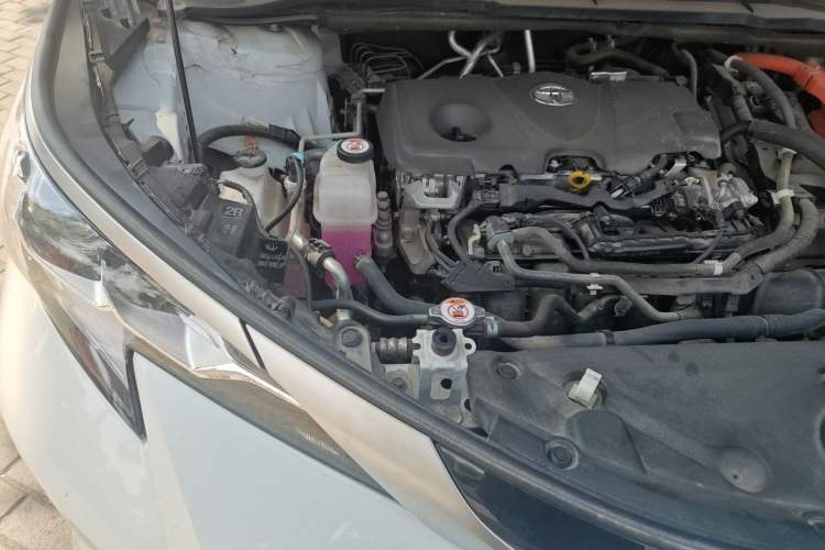Used Toyota SIENNA 2024 2.5L Hybrid Four-Wheel Drive Luxury Edition Engine Bay Right