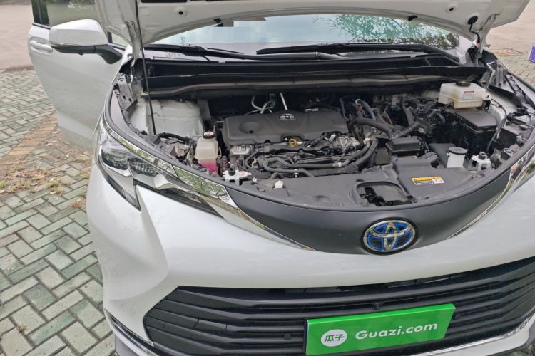 Used Toyota SIENNA 2024 2.5L Hybrid Comfort Edition Engine Bay Right