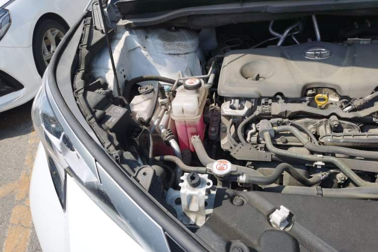 Used Toyota SIENNA 2024 2.5L Hybrid Luxury Edition Engine Bay Right