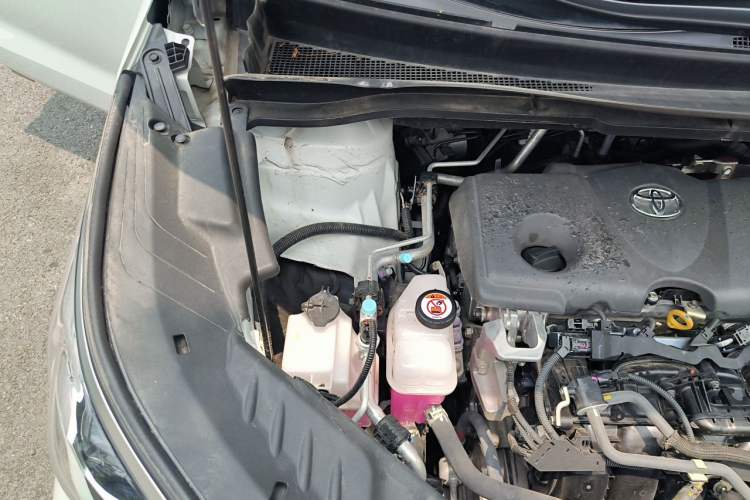 Used Toyota SIENNA 2024 2.5L Hybrid Luxury Edition Engine Bay Right