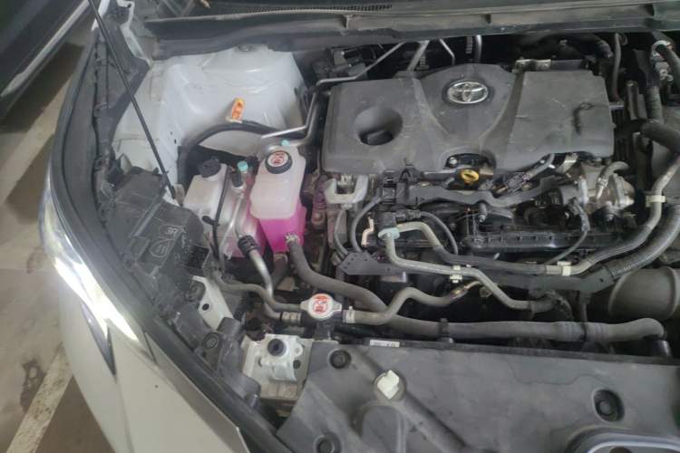 Used Toyota SIENNA 2024 2.5L Hybrid Platinum Edition Engine Bay Right