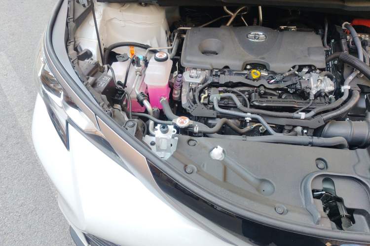 Used Toyota SIENNA 2024 2.5L Hybrid Four-Wheel Drive Prestige Edition Engine Bay Right