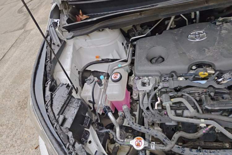 Used Toyota SIENNA 2024 2.5L Hybrid Platinum Edition Engine Bay Right