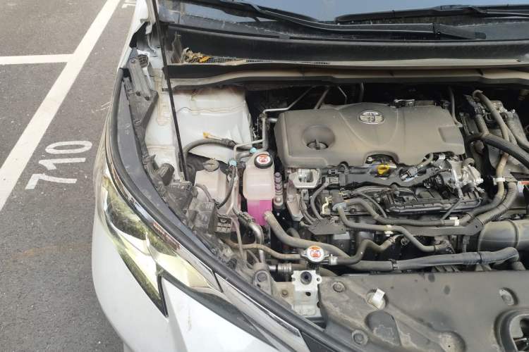 Used Toyota SIENNA 2024 2.5L Hybrid Comfort Edition Engine Bay Right