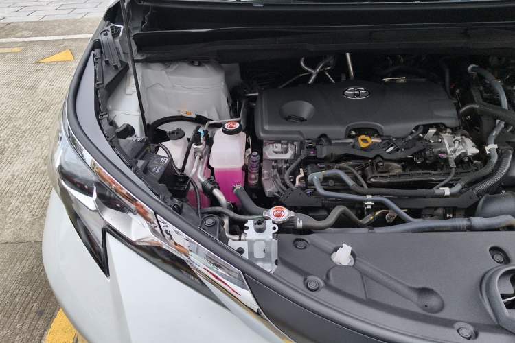 Used Toyota SIENNA 2024 2.5L Hybrid Comfort Edition Engine Bay Right