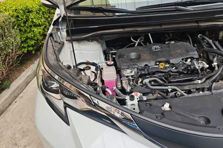 Used Toyota SIENNA 2024 2.5L Hybrid Comfort Edition Engine Bay Right