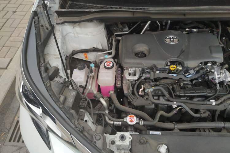 Used Toyota SIENNA 2024 2.5L Hybrid Comfort Edition Engine Bay Right