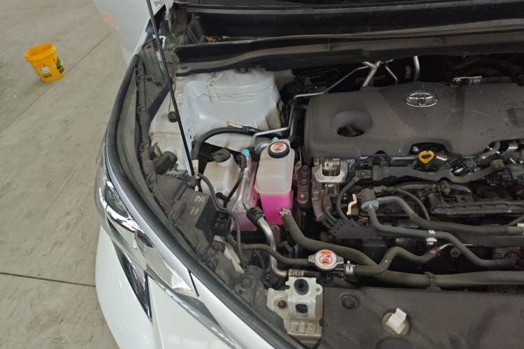 Used Toyota SIENNA 2024 2.5L Hybrid Four-Wheel Drive Prestige Edition Engine Bay Right