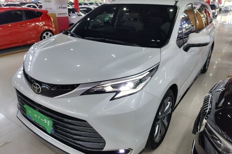 Toyota SIENNA 2024 2.5L Hybrid Luxury Edition - Premium