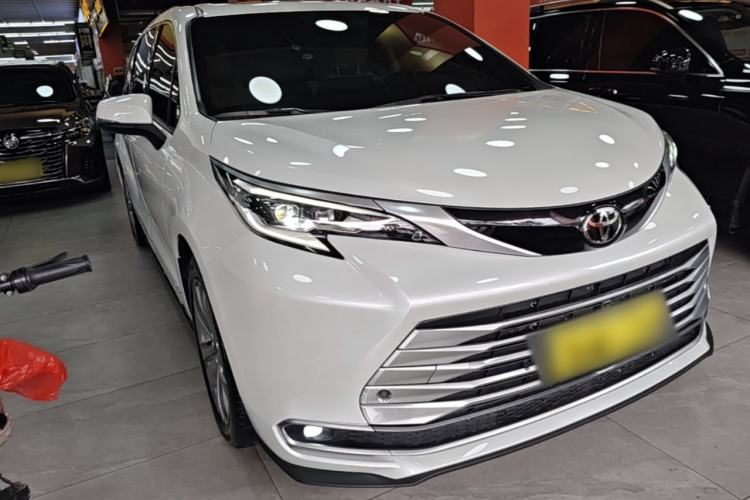Used Toyota SIENNA 2024 2.5L Hybrid Platinum Edition Exterior 1