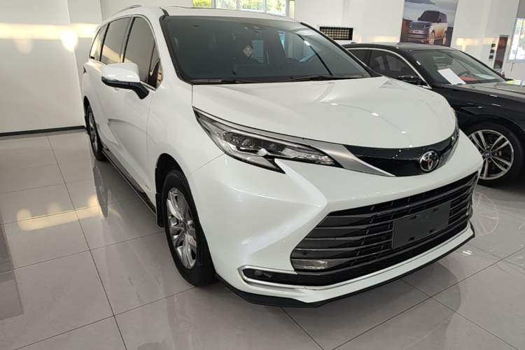 Used Toyota SIENNA 2024 2.5L Hybrid Four-Wheel Drive Luxury Edition Exterior 1