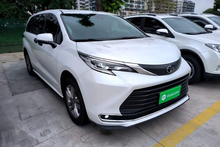 Used Toyota SIENNA 2024 2.5L Hybrid Comfort Edition Exterior 1