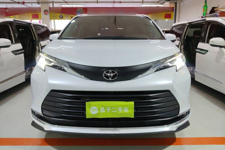 Used Toyota SIENNA 2024 2.5L Hybrid Comfort Edition Exterior 1