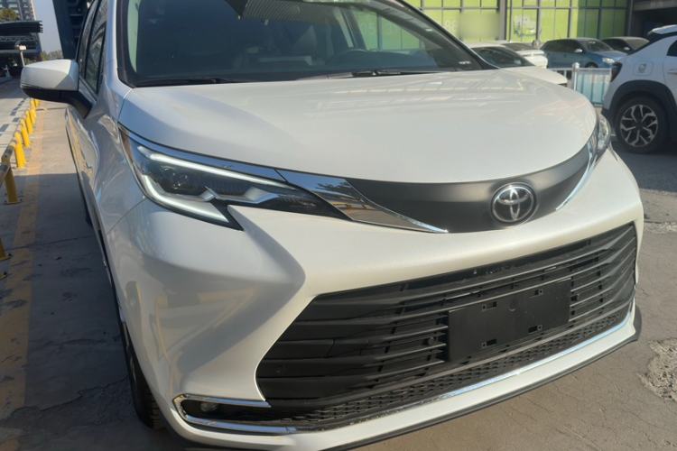 Used Toyota SIENNA 2024 2.5L Hybrid Comfort Edition Exterior 1