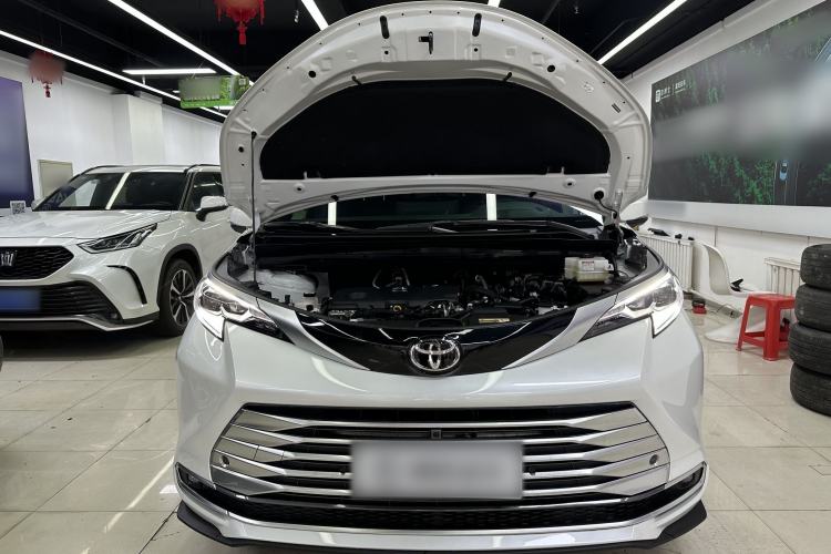 Used Toyota SIENNA 2024 2.5L Hybrid Platinum Edition Exterior 1