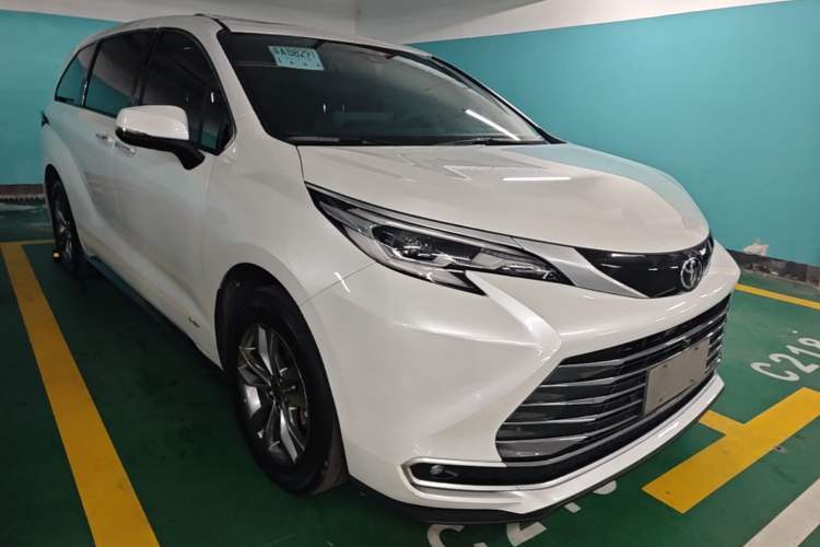 Used Toyota SIENNA 2024 2.5L Hybrid Four-Wheel Drive Prestige Edition Exterior 1