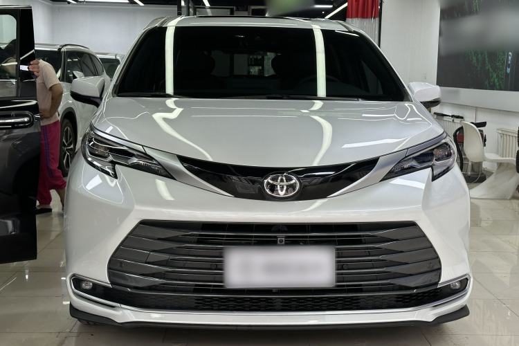 Used Toyota SIENNA 2024 2.5L Hybrid Four-Wheel Drive Prestige Edition Exterior 1